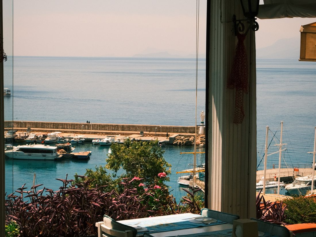 Vista del port des de la sala